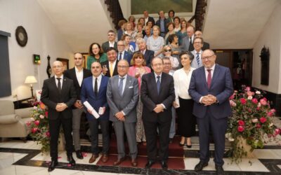 La Fundación Cajasol recibe una de las Fiambreras de plata por parte del Ateneo de Córdoba