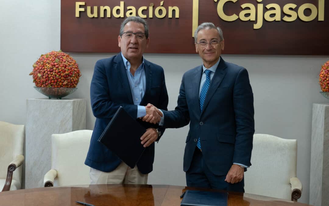 Antonio Pulido firma con Gabriel Rojas la colaboración de la Fundación Cajasol en el disco Cincuentenario del Coro de la Hermandad del Rocío de Sevilla