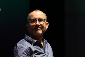 El Teatro Cajasol se llena para acoger la presentación del libro 'El método para vivir sin miedo’, de Rafael Santandreu, en el Aula de Cultura de ABC Sevilla.