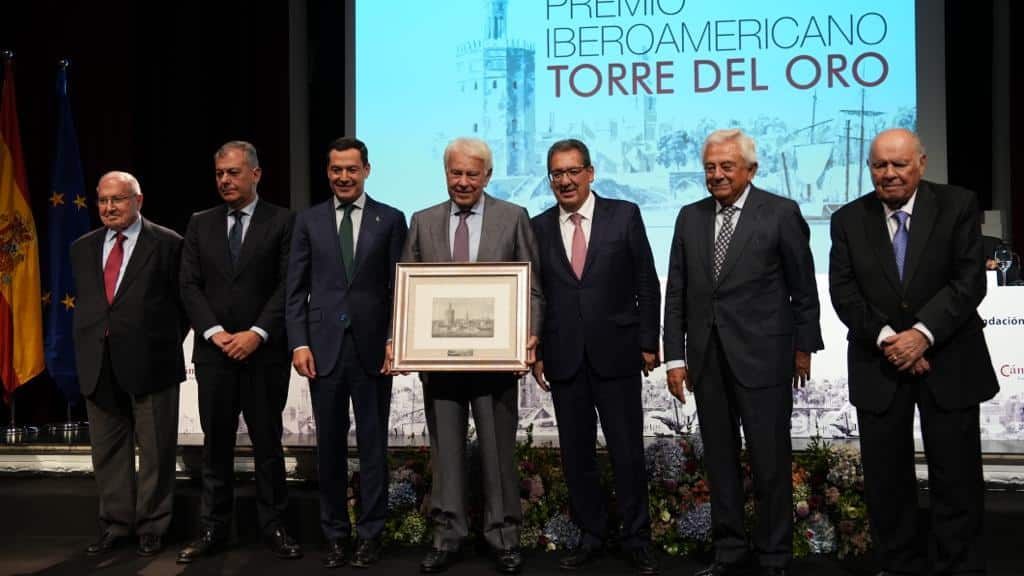 Felipe González recibe el V Premio Iberoamericano Torre del Oro