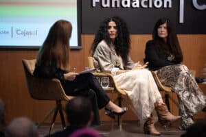 La Fundación Cajasol ha celebrado en Sevilla la mesa redonda Preloved Fashion sobre la sostenibilidad y reutilización de las prendas, organizada por Grupo Joly.