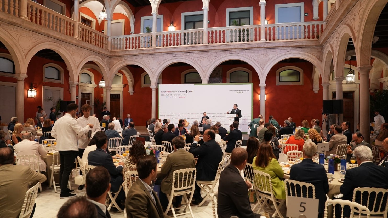 Antonio Pulido presenta a Antonio Sanz en los Desayunos Informativos de Europa Press en Cajasol