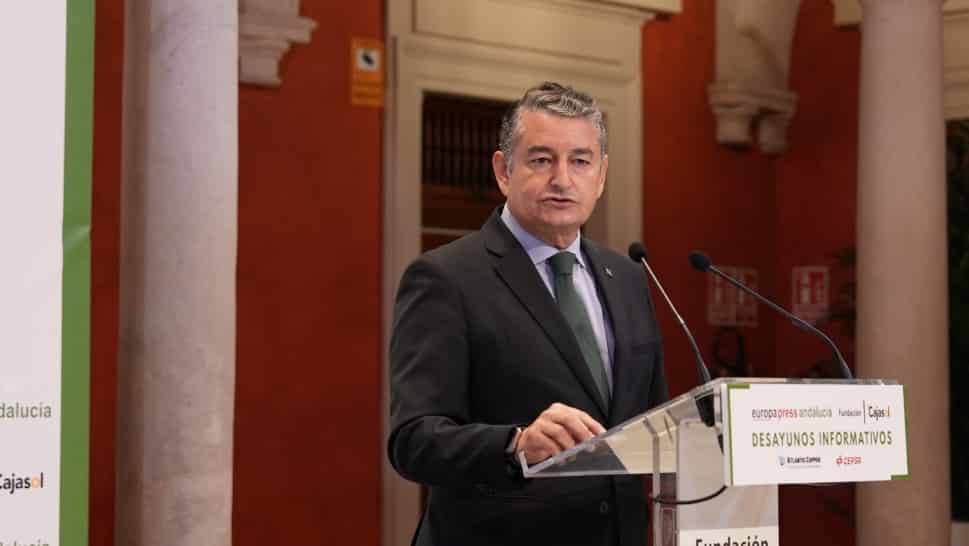 Antonio Pulido presenta a Antonio Sanz en los Desayunos Informativos de Europa Press en Cajasol