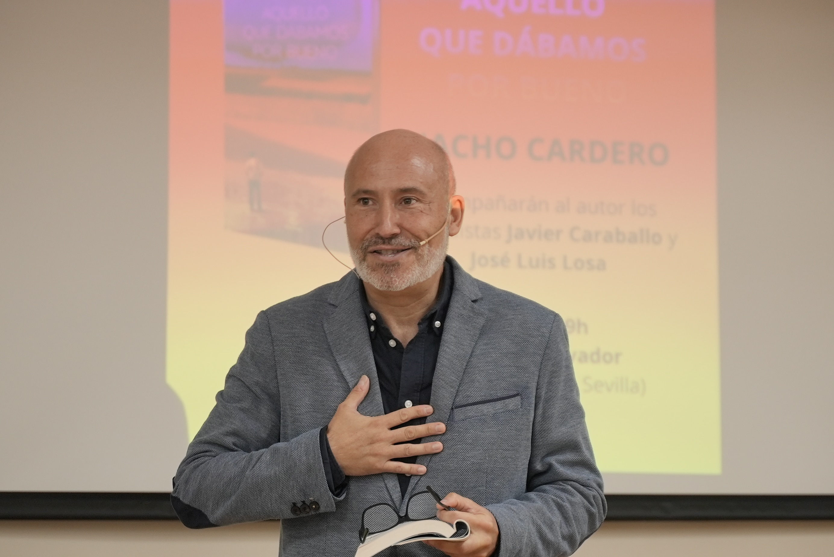 Antonio Pulido asiste a la presentación del libro de Nacho Cardero