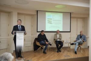 Antonio Sanz asiste a la presentación del libro de Nacho Cardero