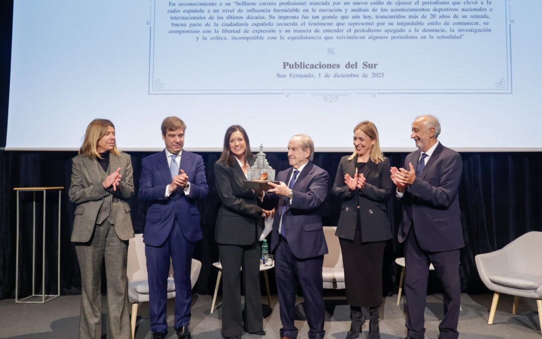 José María García recibe el Premio Pepe Oneto de periodismo