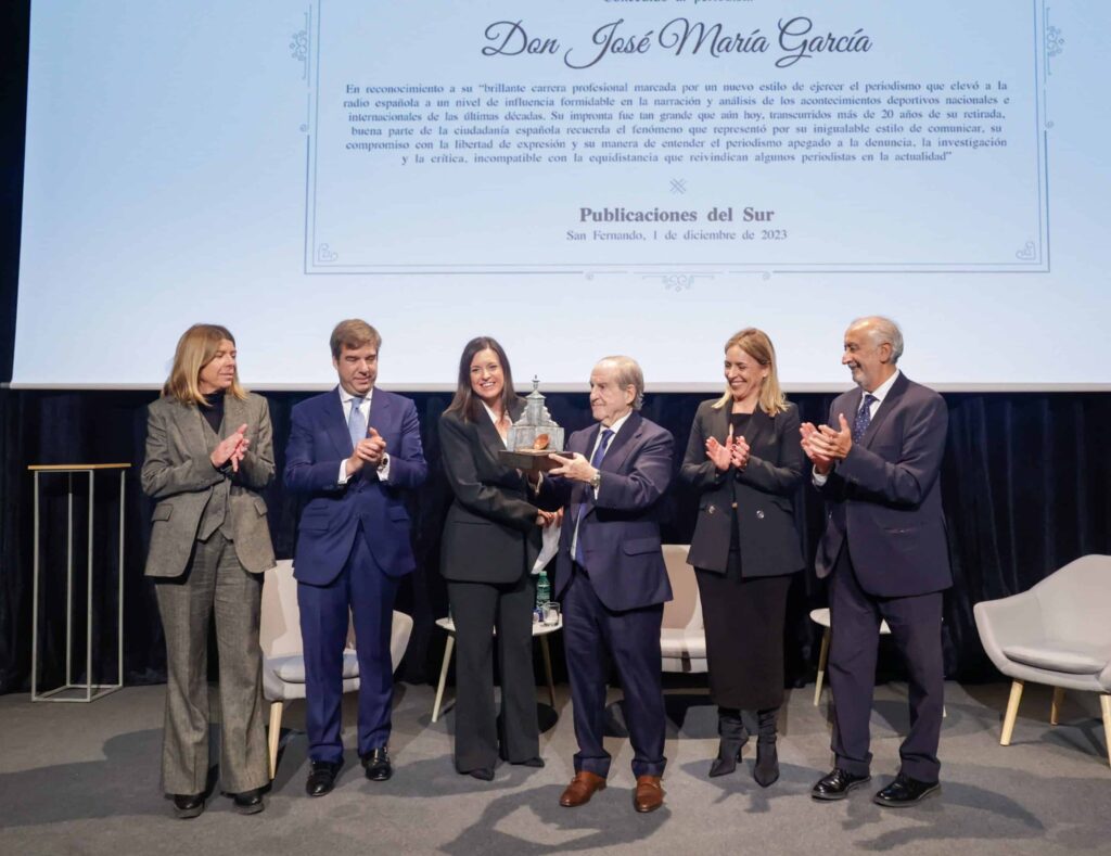 José María García recibe el Premio Pepe Oneto de periodismo