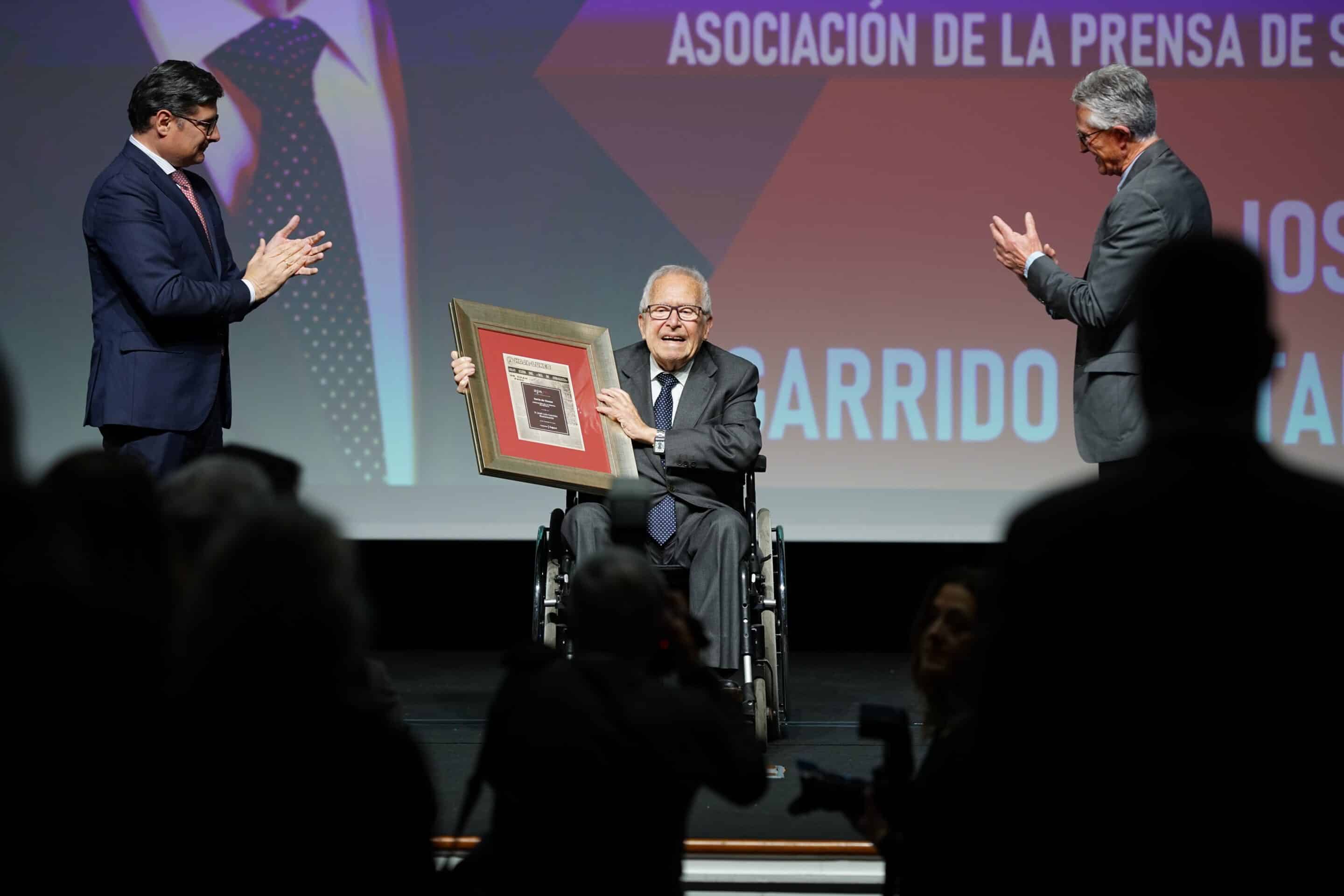 Antonio Pulido asiste al XXXI Premio de la Comunicación de la Asociación de la Prensa de Sevilla