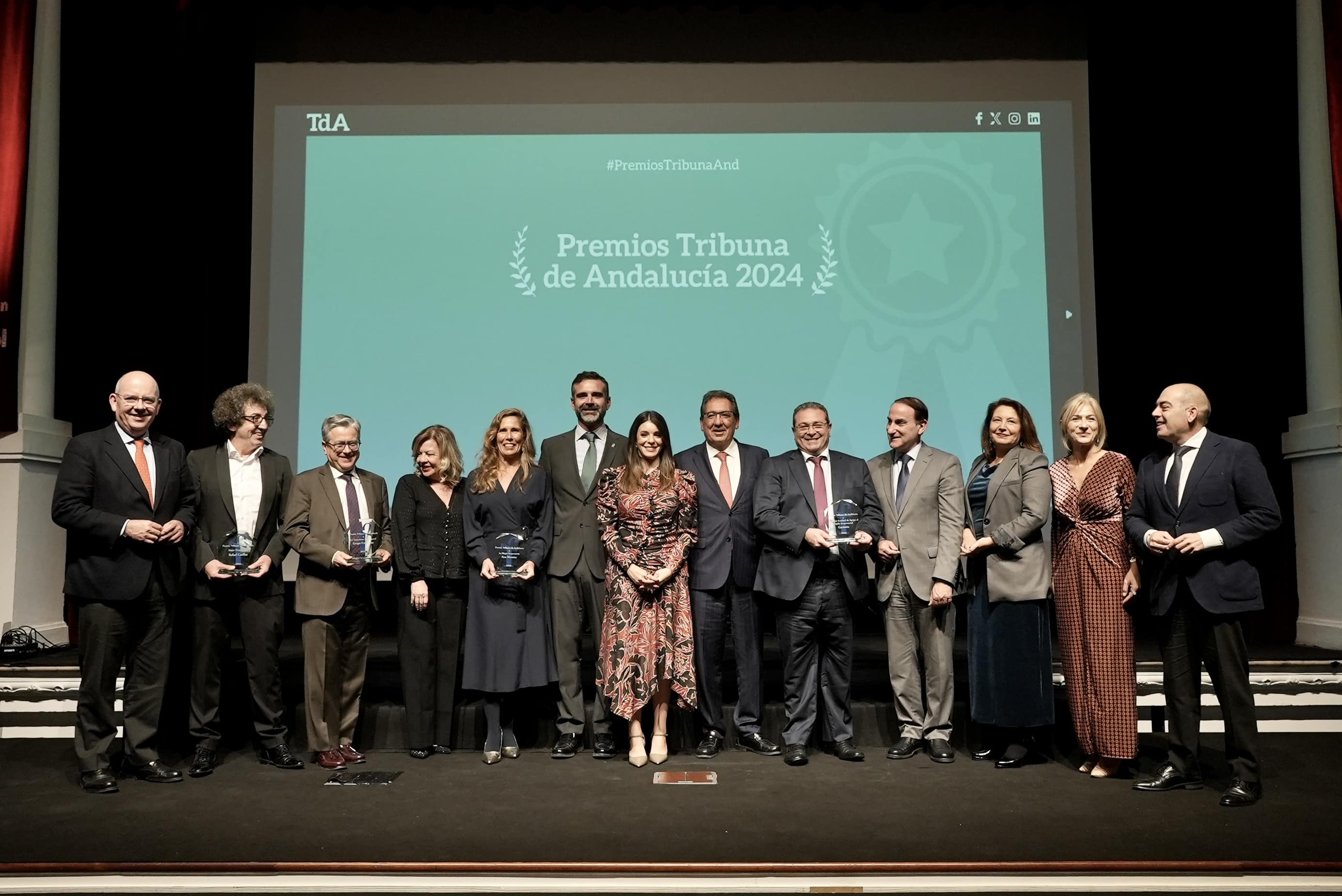 La Fundación Cajasol en Sevilla ha acogido la entrega de los Premios Tribuna de Andalucía, donde se reconocen los mejores proyectos empresariales en la iniciativa público-privada.