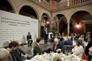 Javier Fernández de los Ríos y Antonio Pulido en los Desayunos Informativos en Cajasol