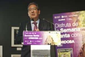 Antonio Pulido asiste a la presentación de la revista 'Semana Santa en Córdoba' de Diario Córdoba