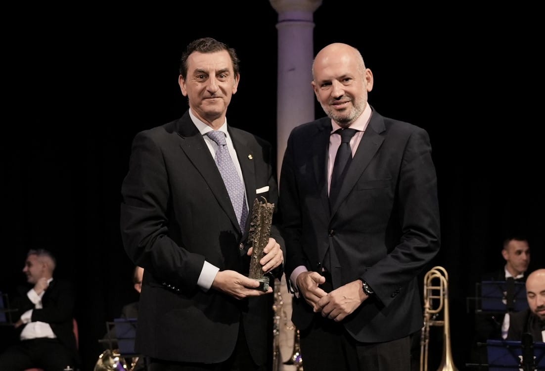 Antonio Pulido entrega los Premios Gota a Gota de Pasión de la Fundación Cajasol en Sevilla