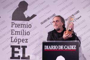 La chirigota del Selu 'Que ni las hambre las vamo a sentí' recibe el VIII Premio Emilio López