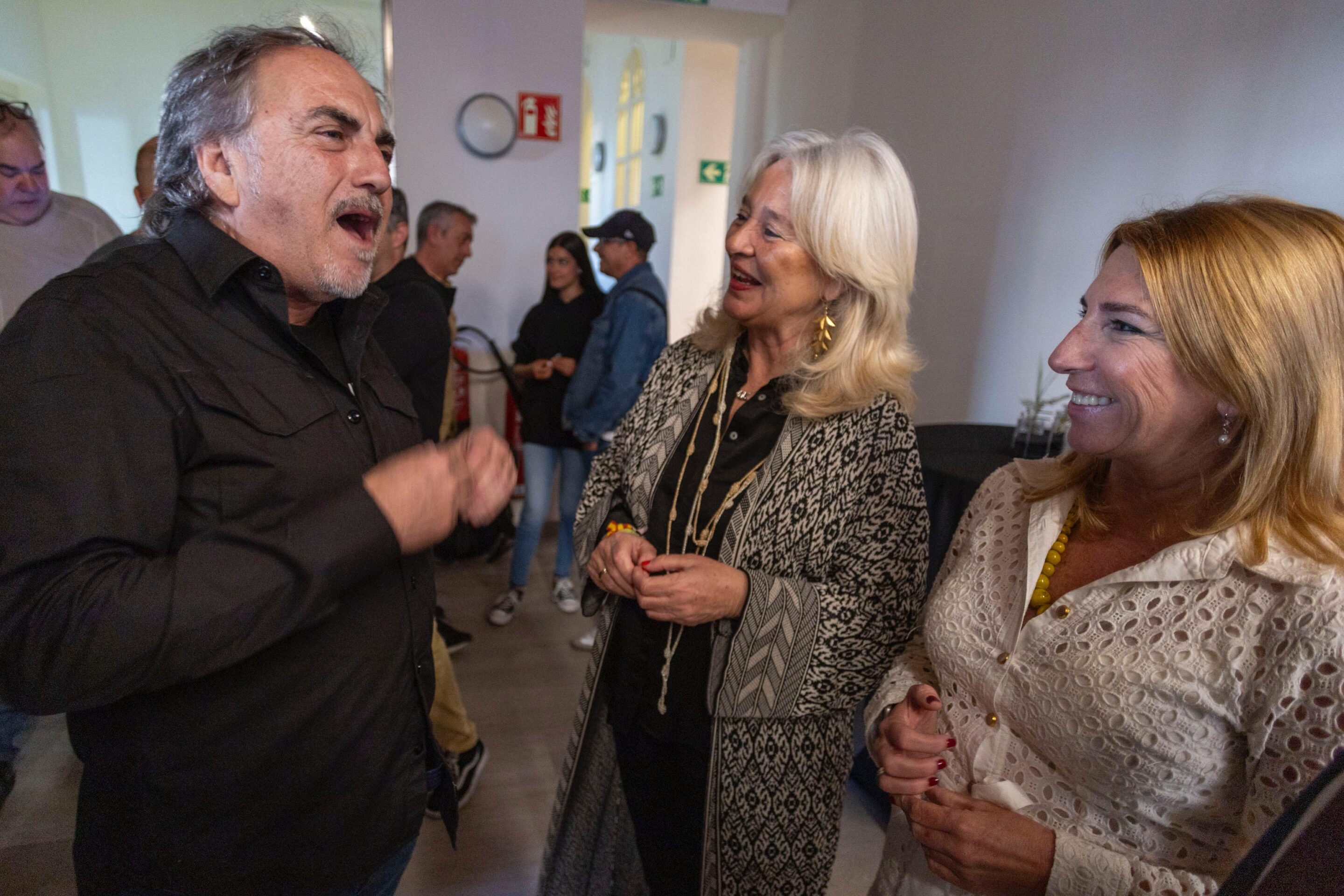 La chirigota del Selu 'Que ni las hambre las vamo a sentí' recibe el VIII Premio Emilio López