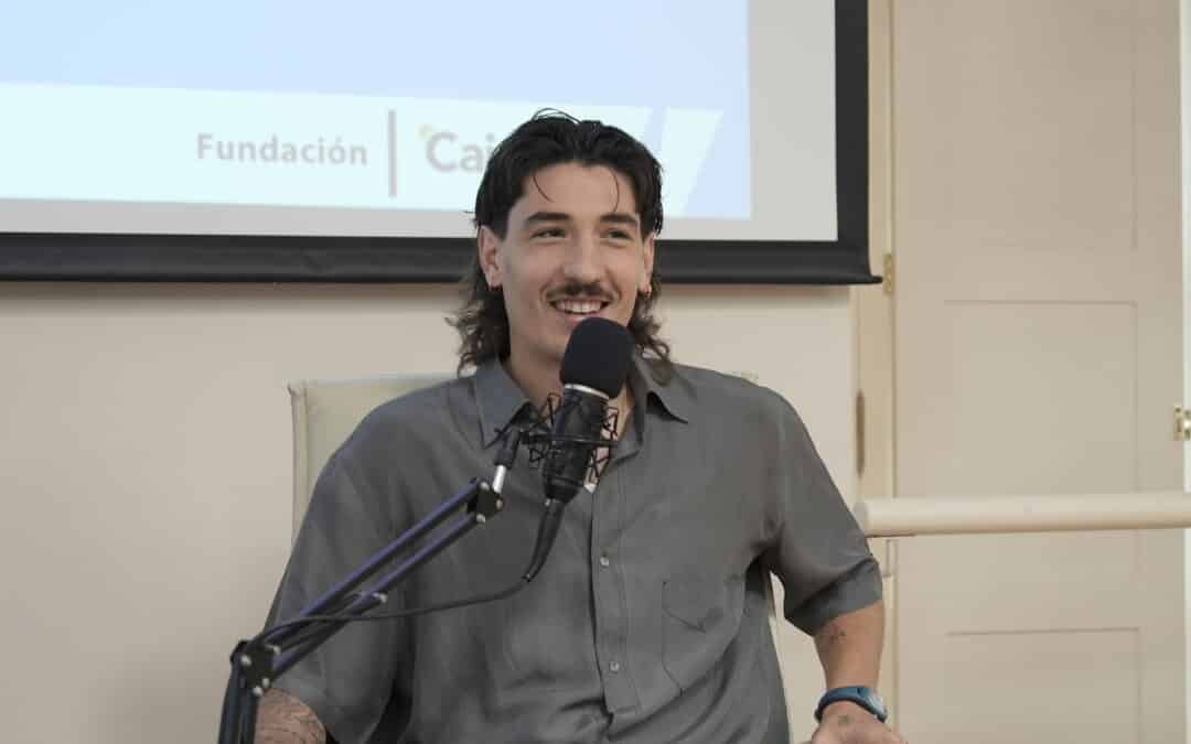 Héctor Bellerín ha participado en el podcast «Un tema Al Día», grabado en la Fundación Cajasol