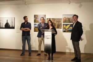 Antonio Pulido inaugura World Press Photo 2024 en la Fundación Cajasol en Sevilla