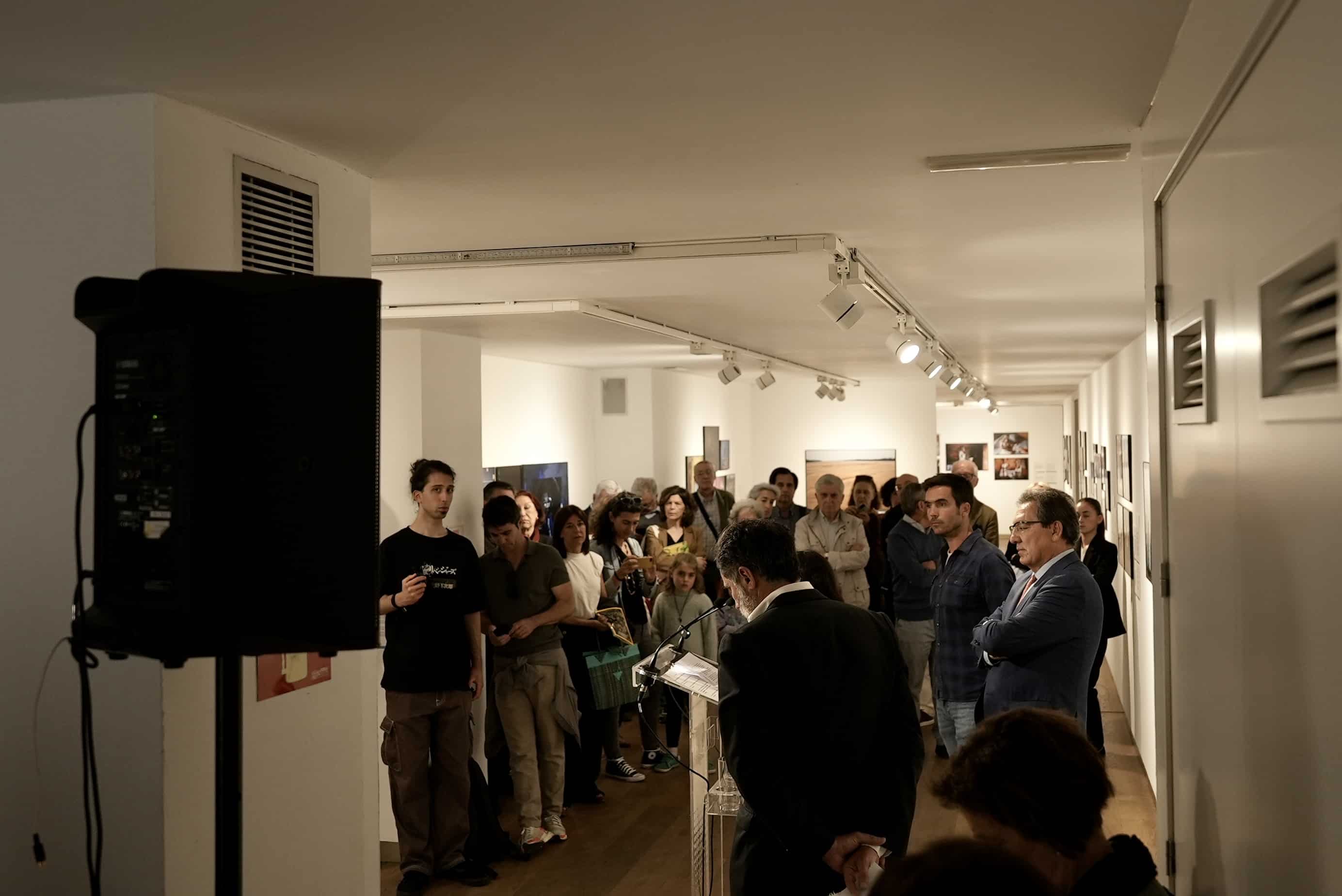 Antonio Pulido inaugura World Press Photo 2024 en la Fundación Cajasol en Sevilla