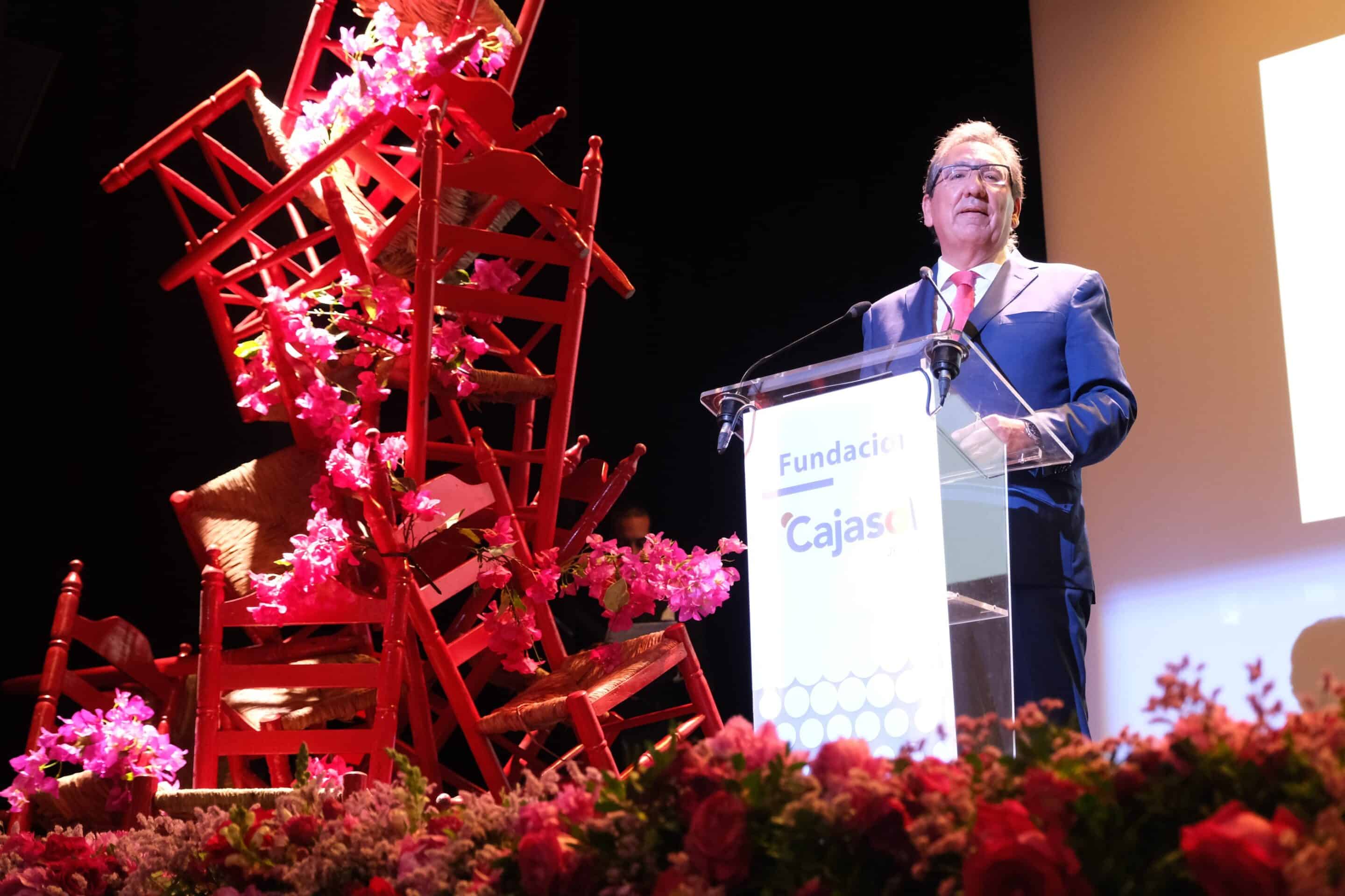 Antonio Pulido entrega los Premios Tradición Jerez a Álvaro Domecq y José Mercé