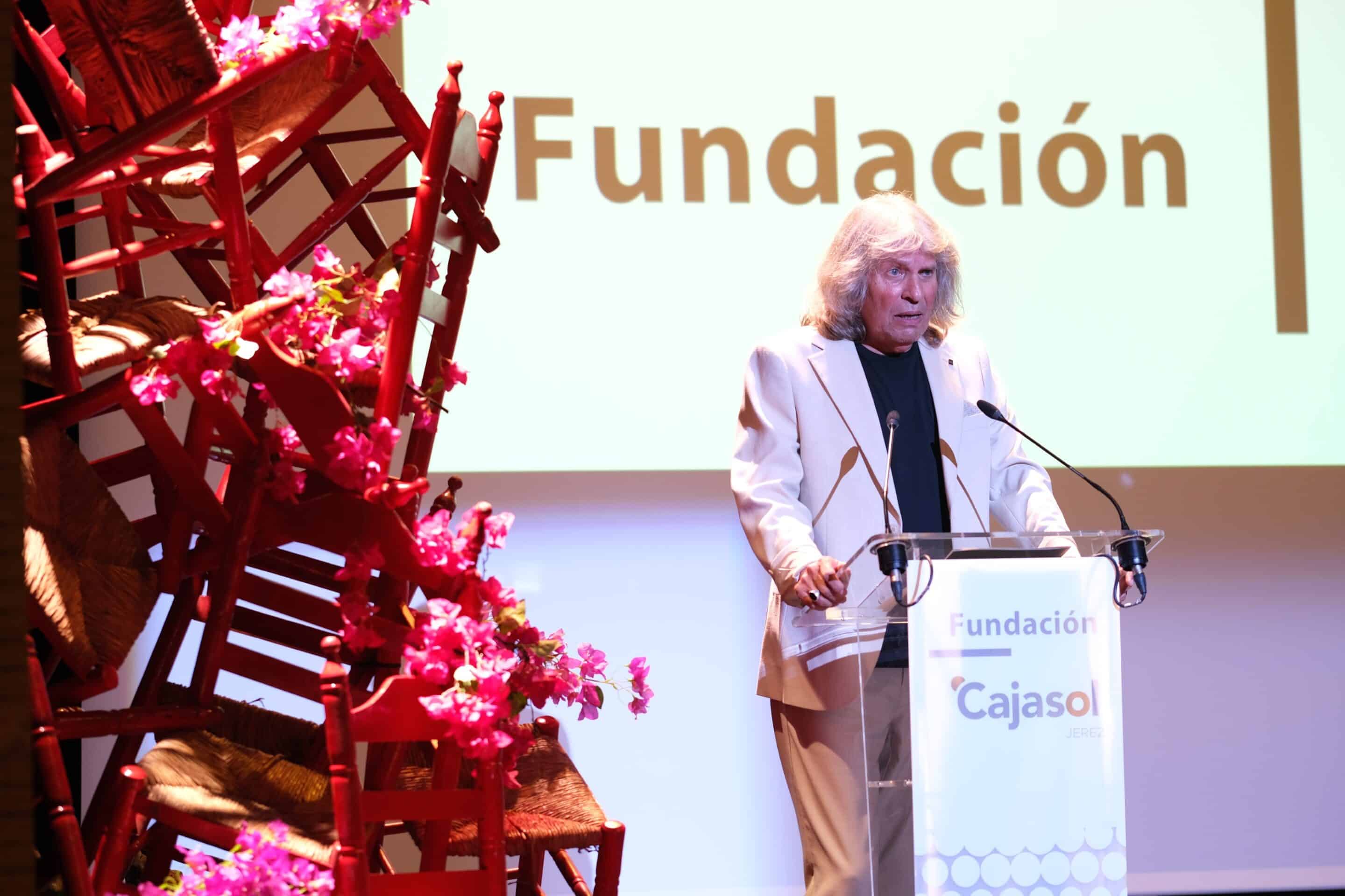 Antonio Pulido entrega los Premios Tradición Jerez a Álvaro Domecq y José Mercé