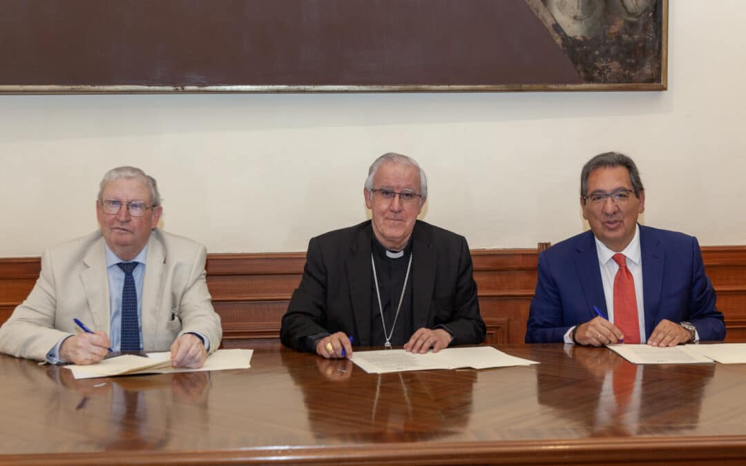 Antonio Pulido en la firma de colaboración de la Fundación Cajasol con el II Congreso Internacional de Hermandades y Piedad Popular