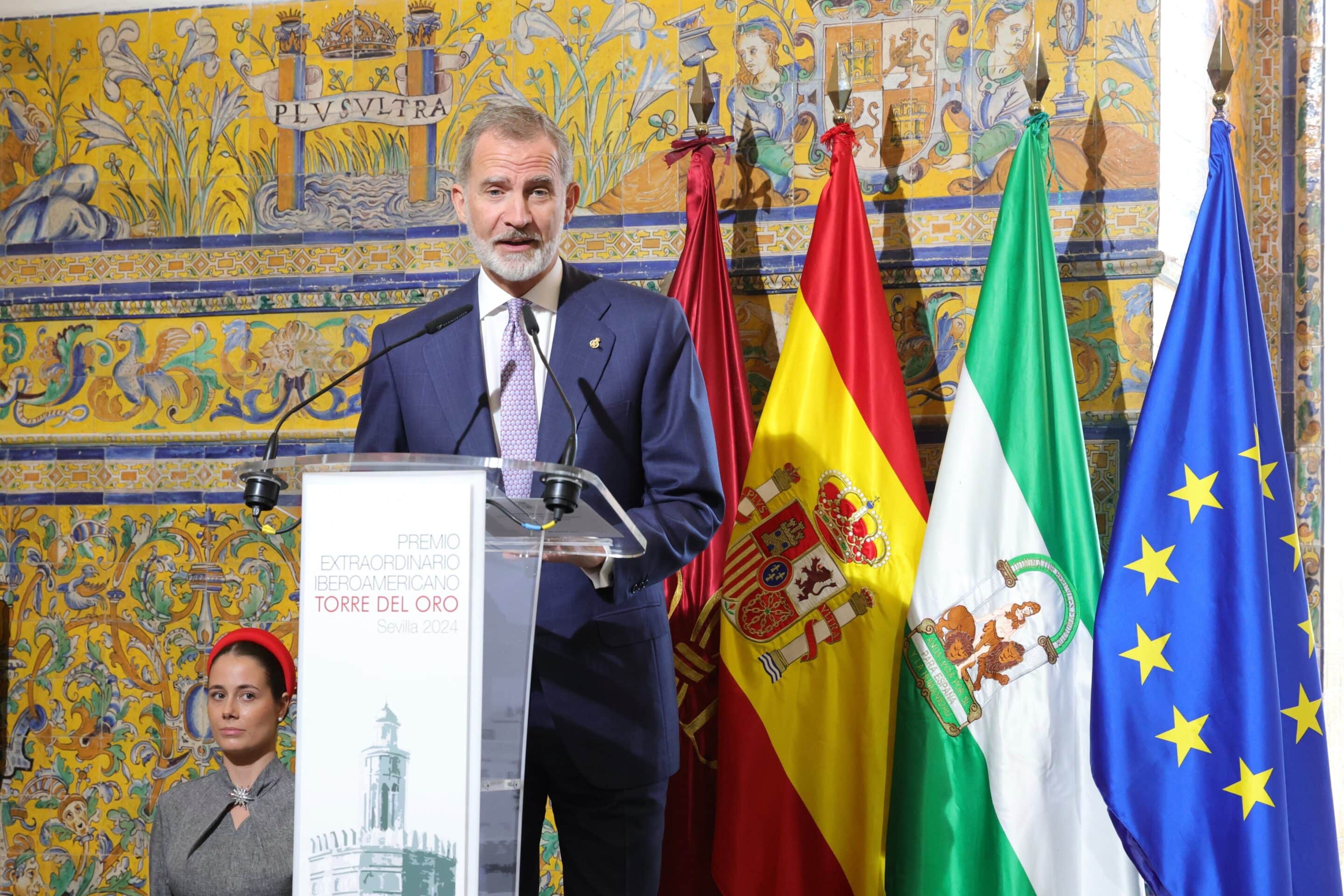 Antonio Pulido en la entrega del Premio Extraordinario Iberoamericano Torre del Oro a Su Majestad el Rey