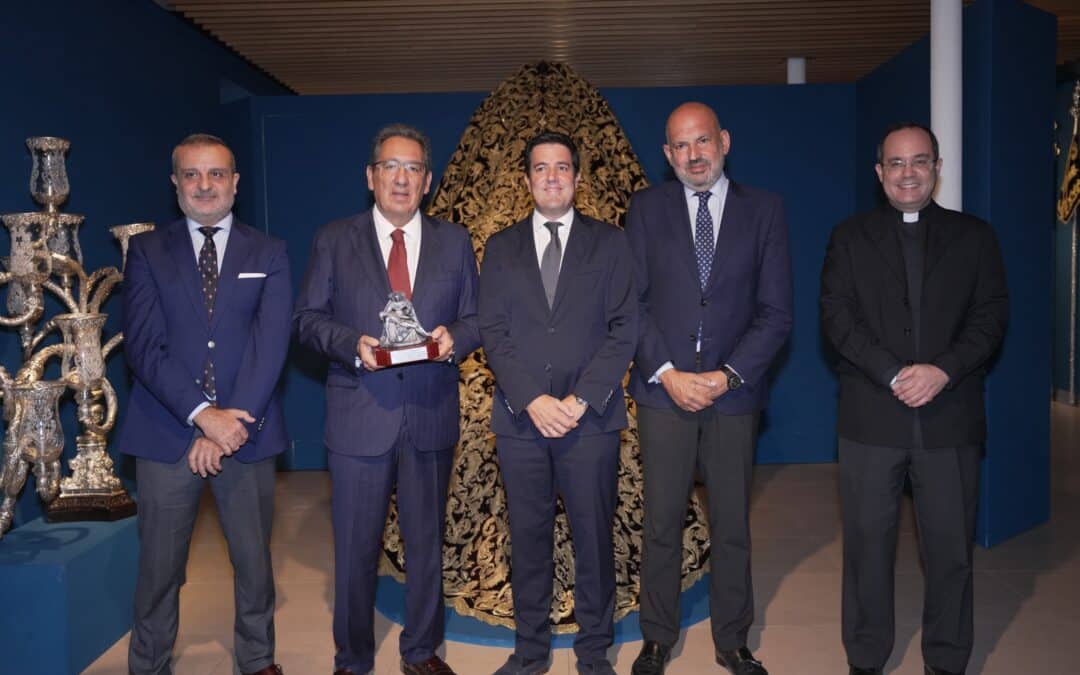 La Fundación Cajasol inaugura la exposición “Baratillo. Una corona de Piedad y Caridad”