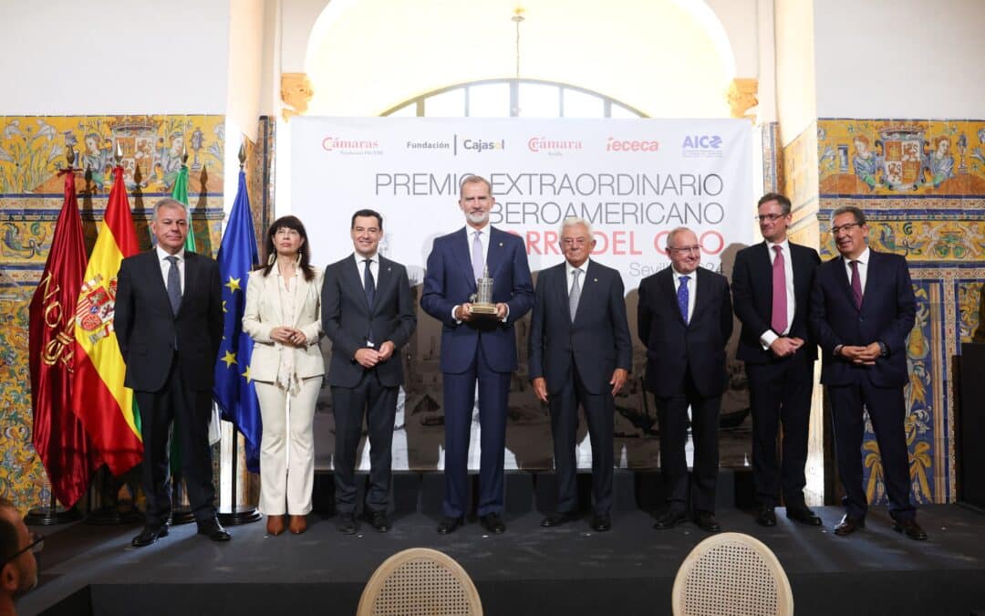 Antonio Pulido en la entrega del Premio Extraordinario Iberoamericano Torre del Oro a Su Majestad el Rey