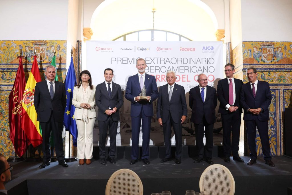 Su Majestad el Rey recibe el Premio Extraordinario Iberoamericano Torre del Oro