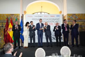 Antonio Pulido en la entrega del Premio Extraordinario Iberoamericano Torre del Oro a Su Majestad el Rey