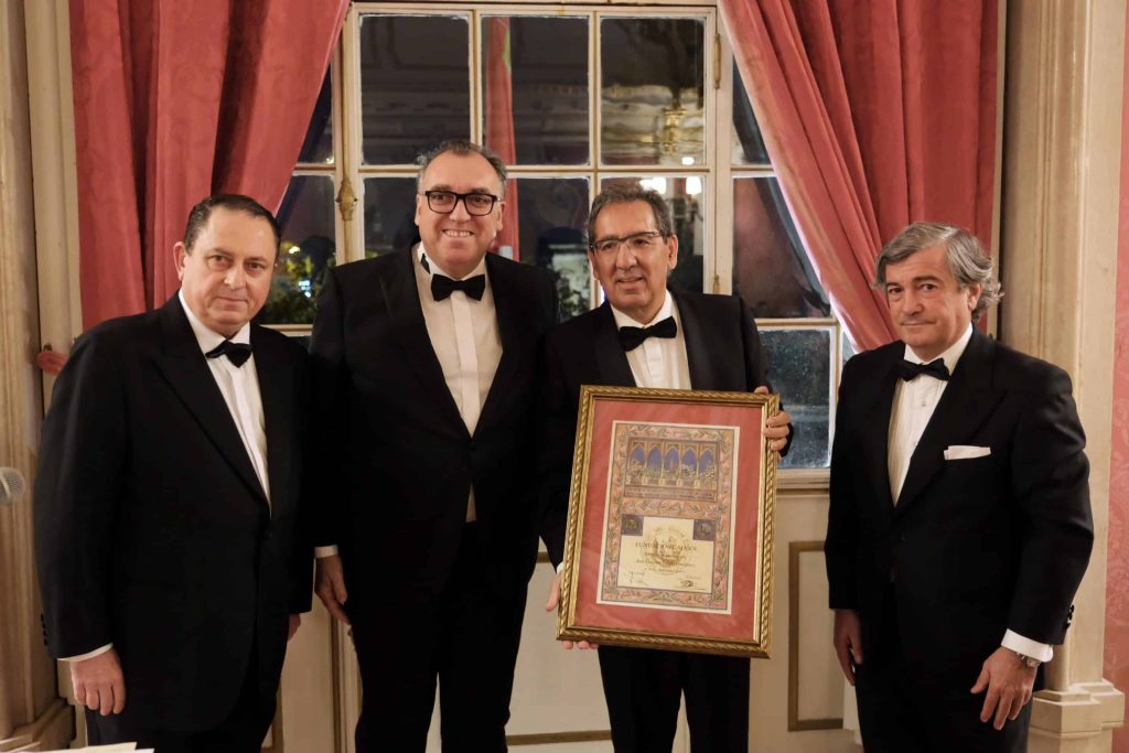 La Fundación Cajasol recibe el Premio a la Fraternidad y al Entendimiento entre los Pueblos otorgado por el Cuerpo Consular de Sevilla