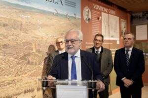 Antonio Pulido en la inauguración de la exposición 'De ciudad inundada a ciudad transformada. Mariano Palancar, la corta de la Cartuja'