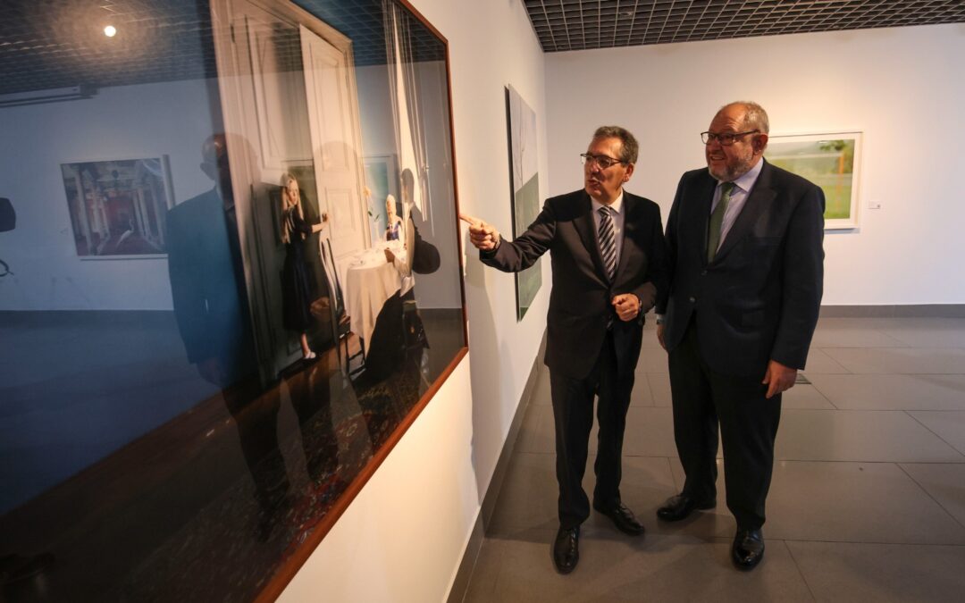 Antonio Pulido inaugura la Exposición de las fotografías galardonadas con el Premio Bienal Internacional de Fotografía Contemporánea Pilar Citoler