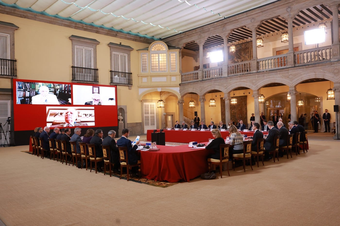 Antonio Pulido, presidente de la Fundación Cajasol, en la reunión del Patronato de la Fundación pro-RAE presidida por S.M. el Rey Felipe VI