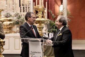 Antonio Pulido en la inauguración de la exposición del Centenario del primer besamanos de la Macarena en la Fundación Cajasol