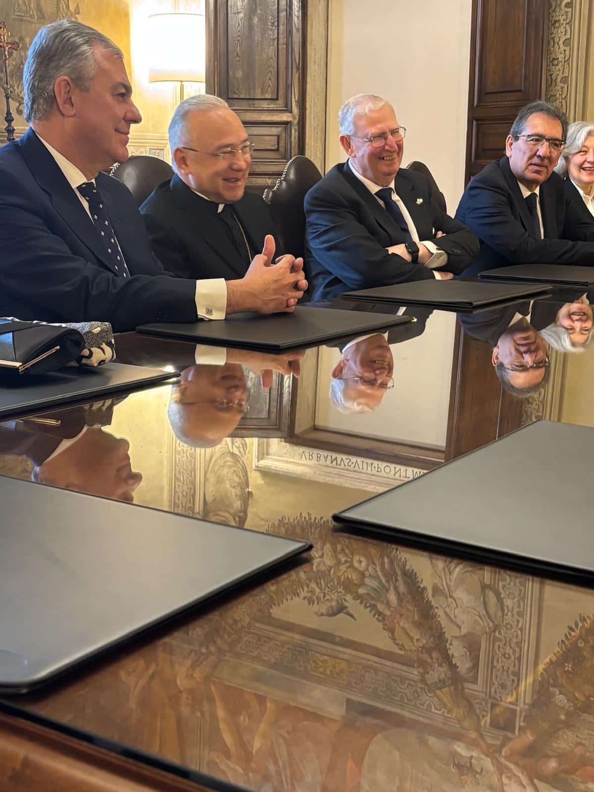 Antonio Pulido en el Vaticano con el Papa Francisco