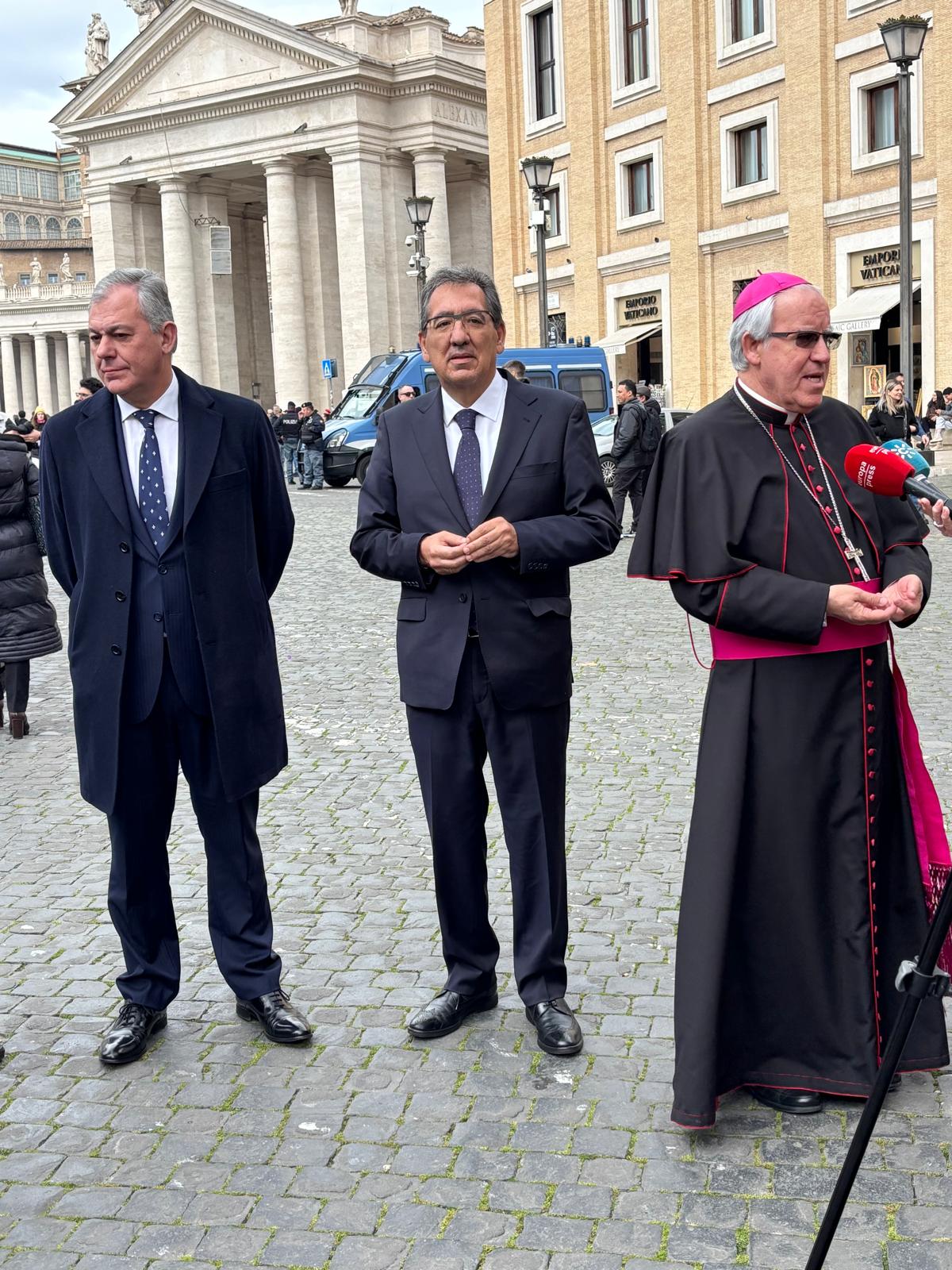 Antonio Pulido en el Vaticano con el Papa Francisco