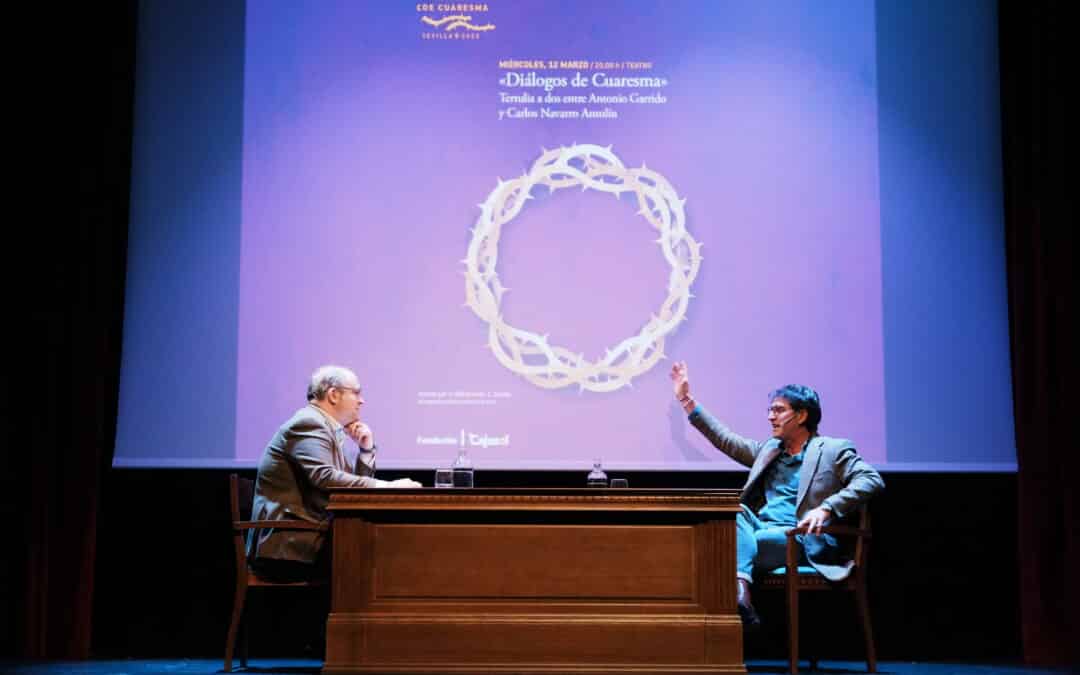 Antonio Garrido y Carlos Navarro Antolín llenan el Teatro Cajasol en Diálogos de Cuaresma