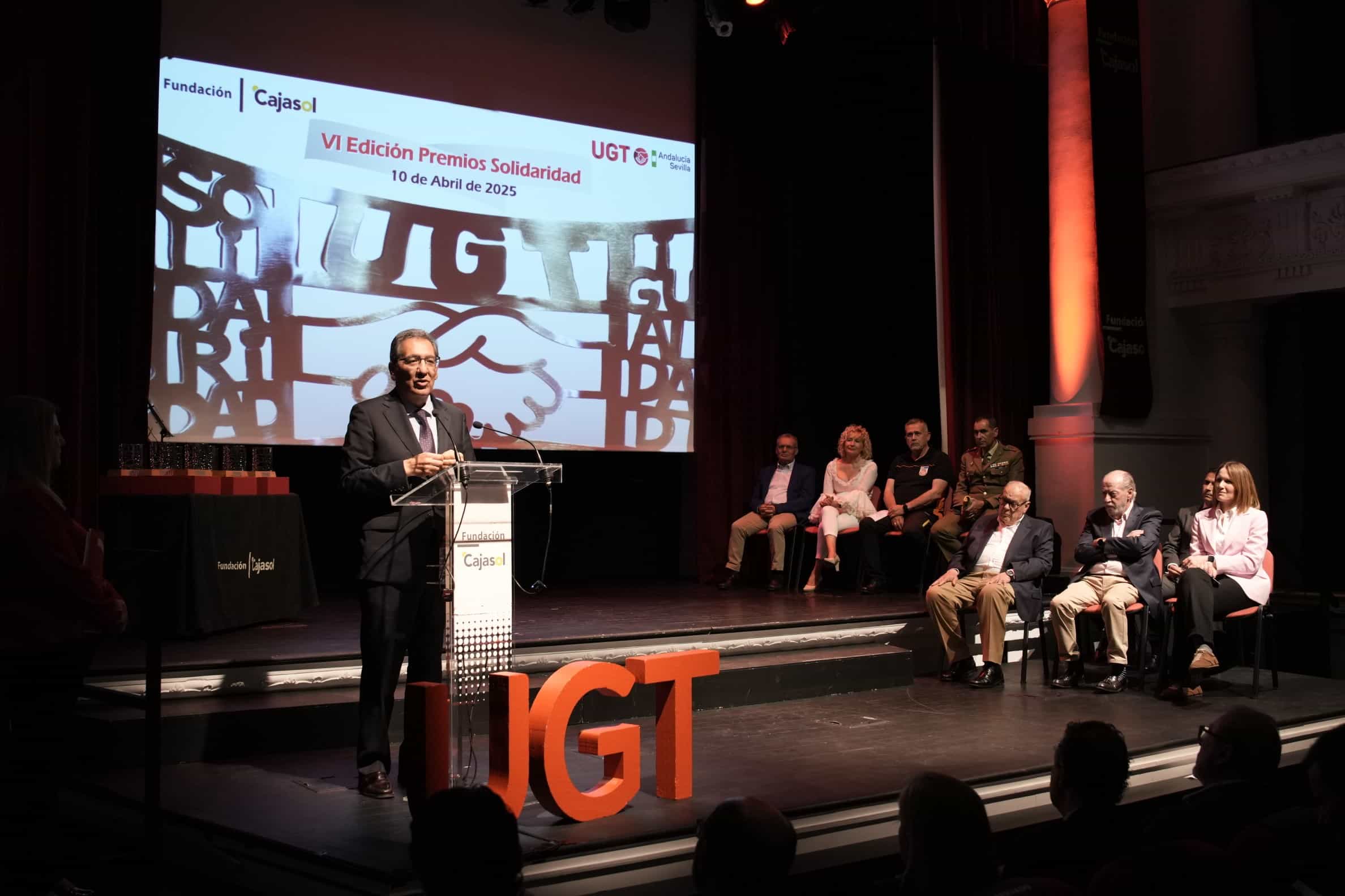 Antonio Pulido en los VI edición de los Premios Solidaridad de UGT Sevilla