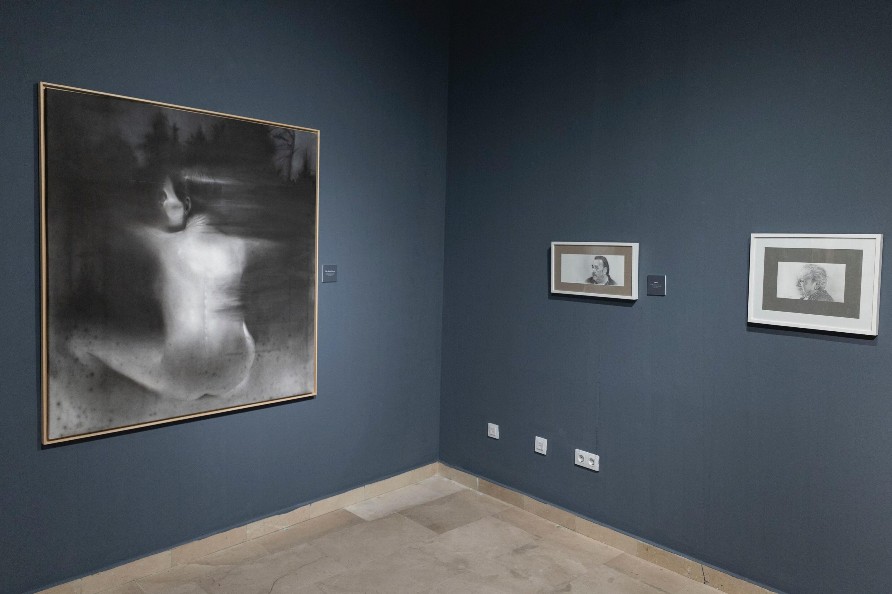 La sede de la Fundación Cajasol en la Plaza de San Antonio acoge desde hoy la exposición individual “Re-Tratos”, del reconocido pintor gaditano Julián Gades.
