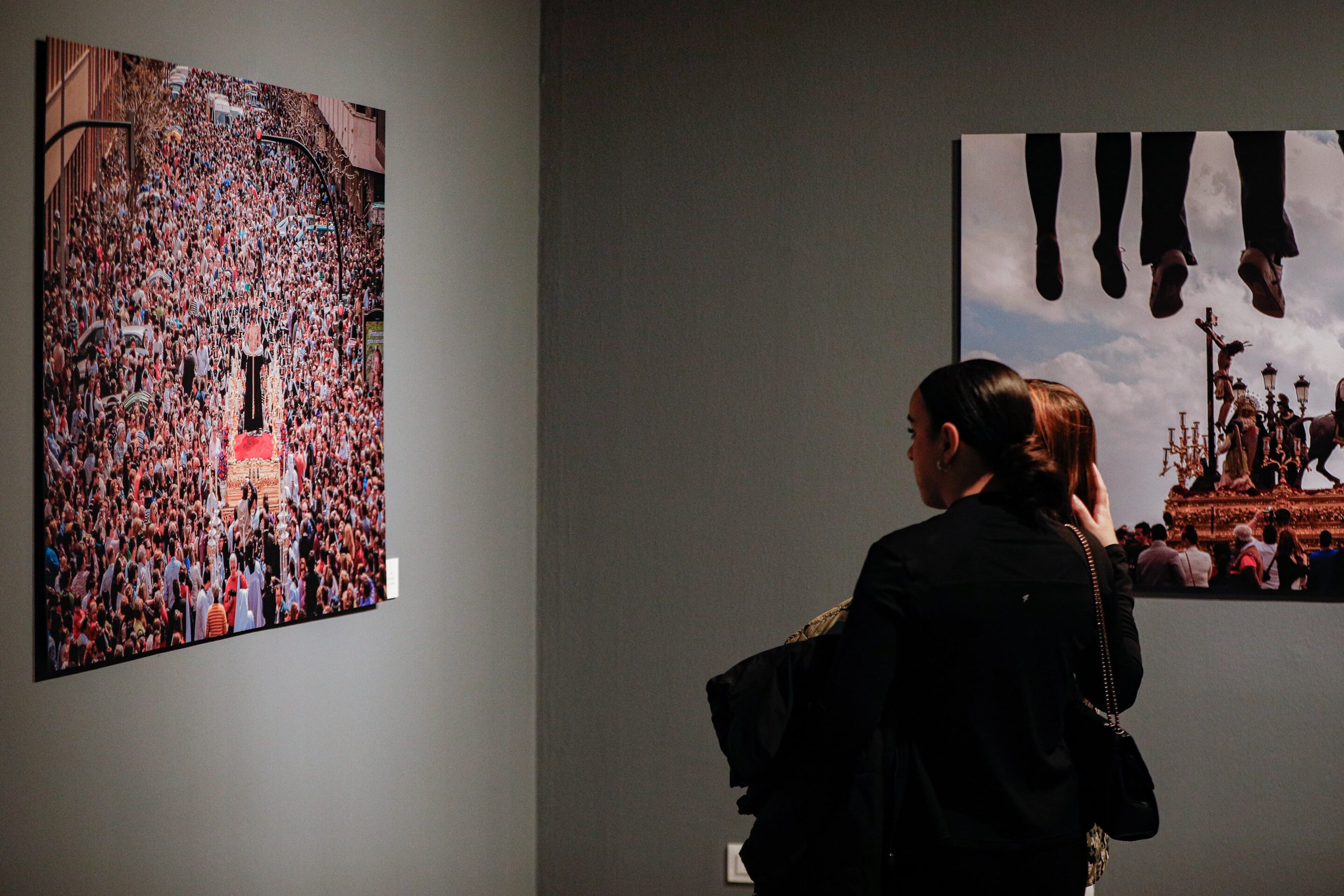 Nueve fotoperiodistas retratan la pasión de Cádiz en la exposición “Visiones”