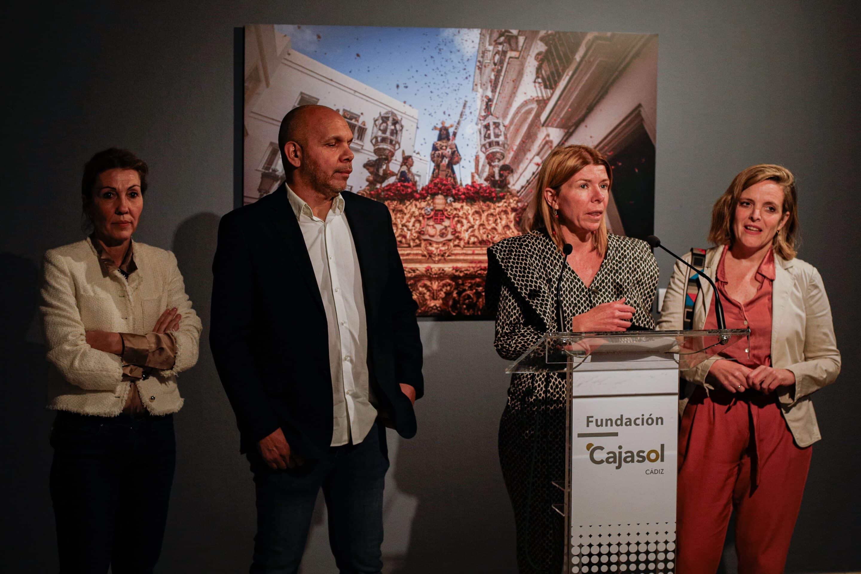 Nueve fotoperiodistas retratan la pasión de Cádiz en la exposición “Visiones”