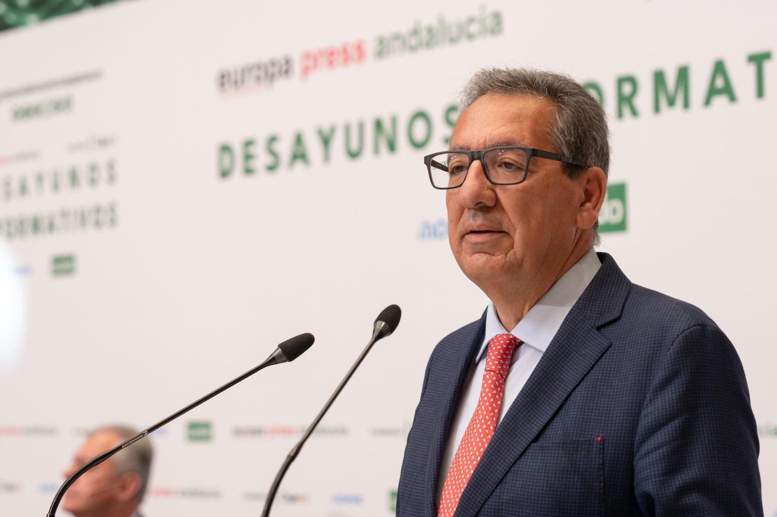 La Fundación Cajasol acoge un nuevo Desayuno Informativo con el alcalde de Sevilla, José Luis Sanz