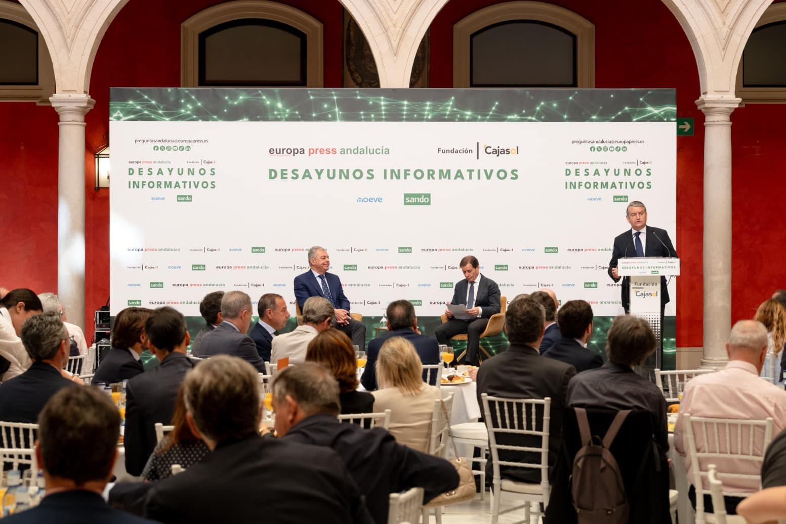 La Fundación Cajasol acoge un nuevo Desayuno Informativo con el alcalde de Sevilla, José Luis Sanz