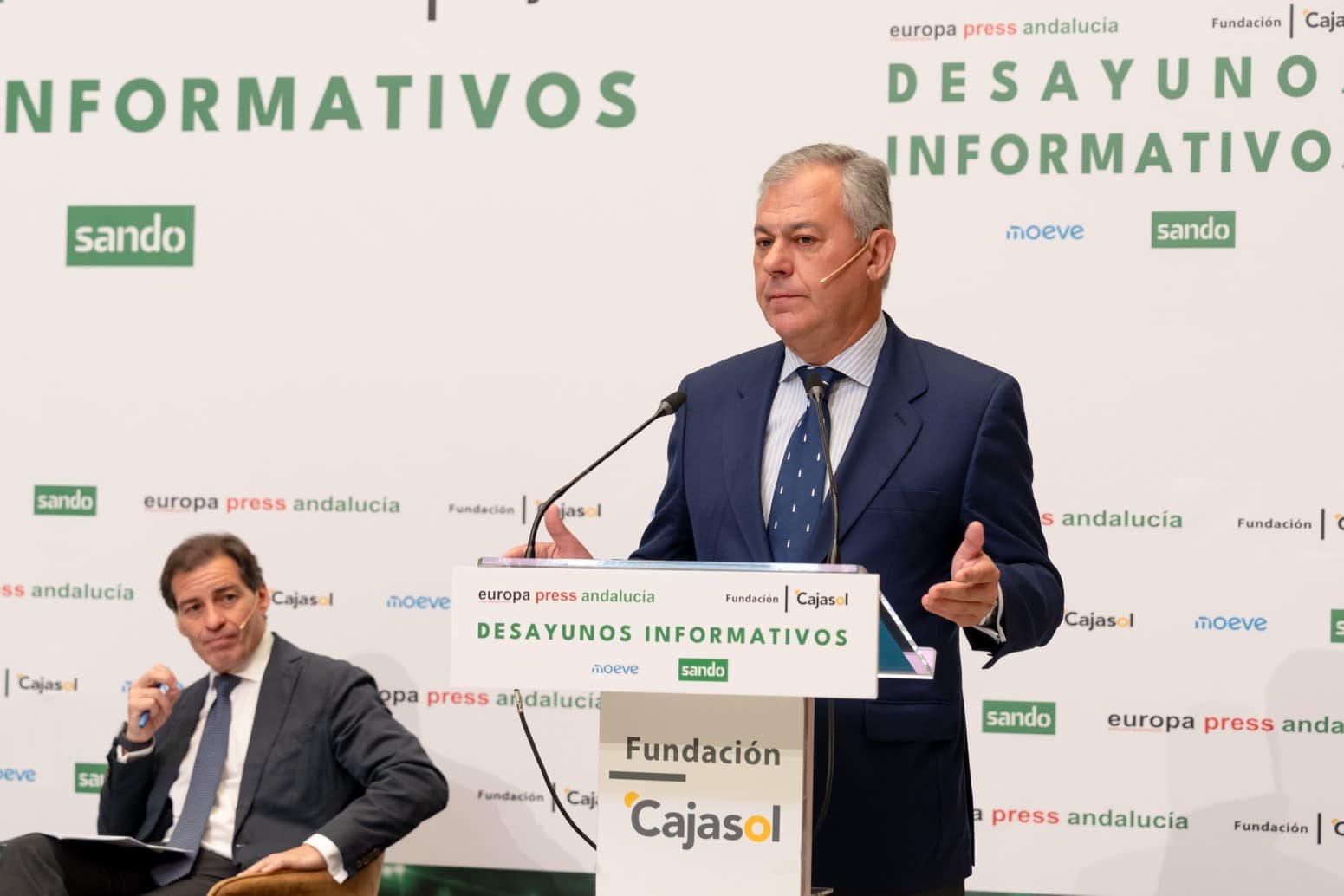 La Fundación Cajasol acoge un nuevo Desayuno Informativo con el alcalde de Sevilla, José Luis Sanz
