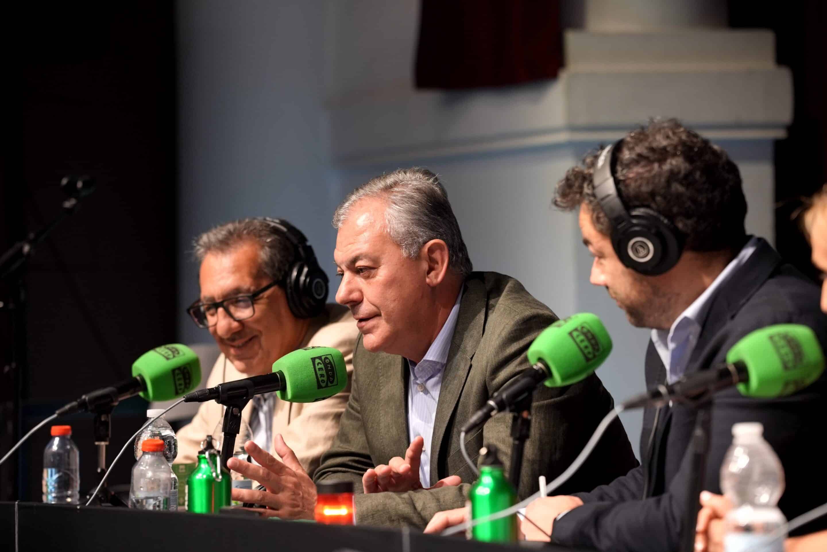 Antonio Pulido en Radioestadio Noche acompañando al Betis