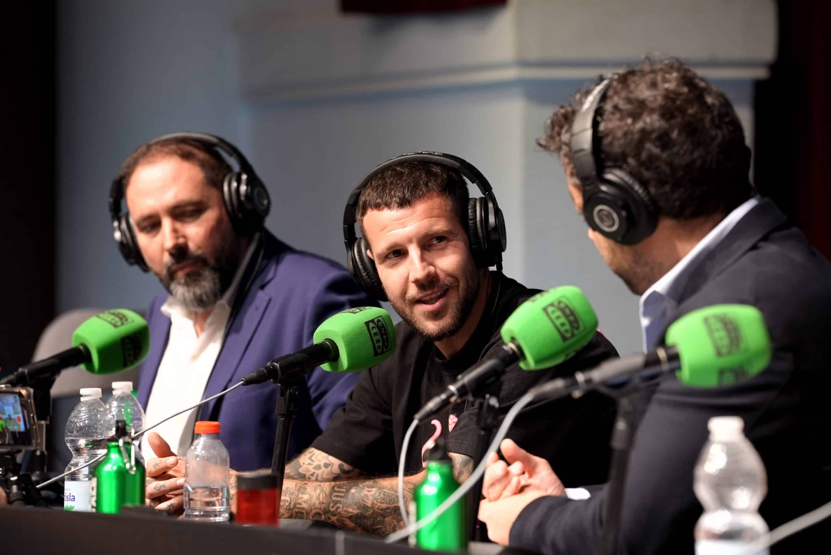 Antonio Pulido en Radioestadio Noche acompañando al Betis