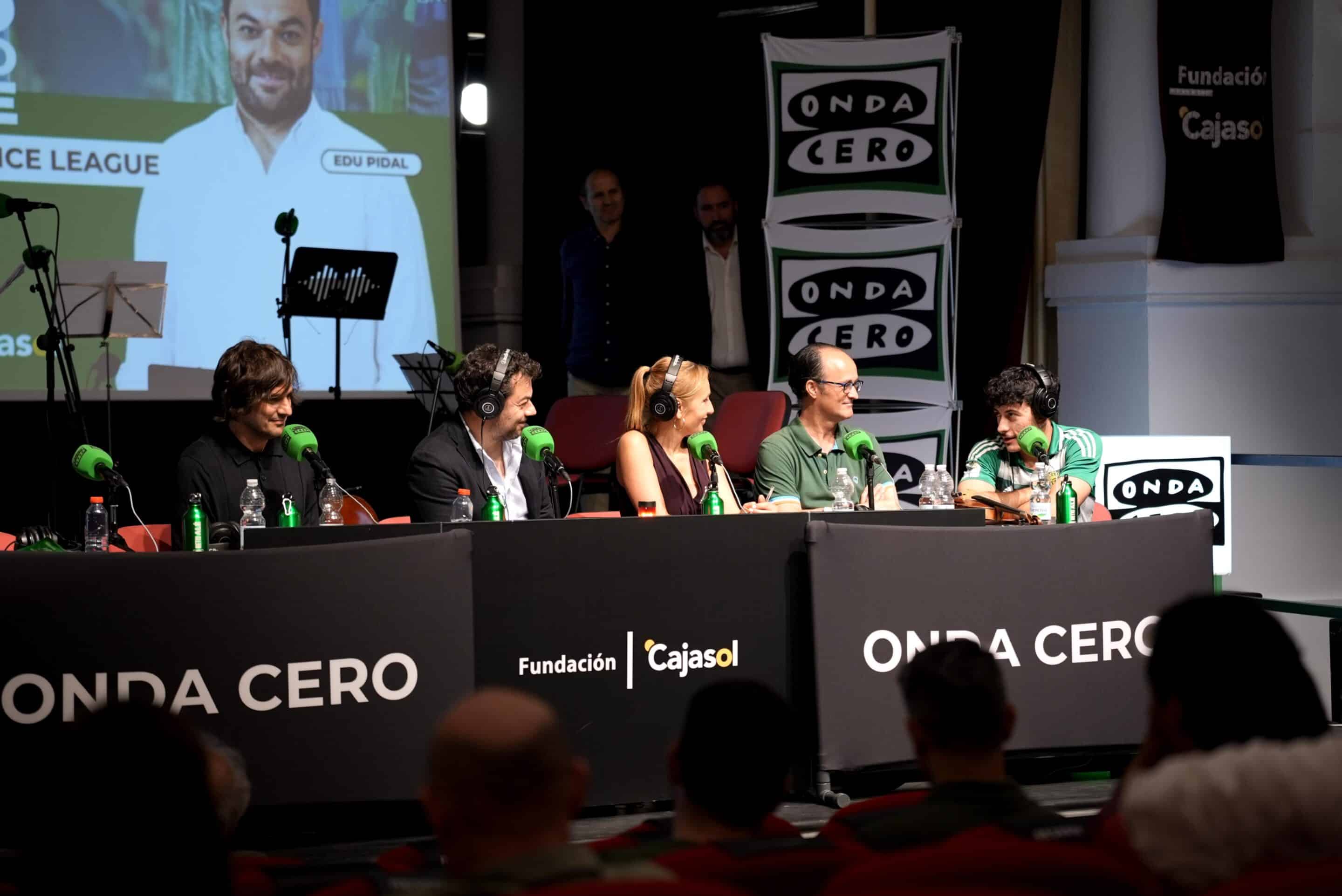 Antonio Pulido en Radioestadio Noche acompañando al Betis