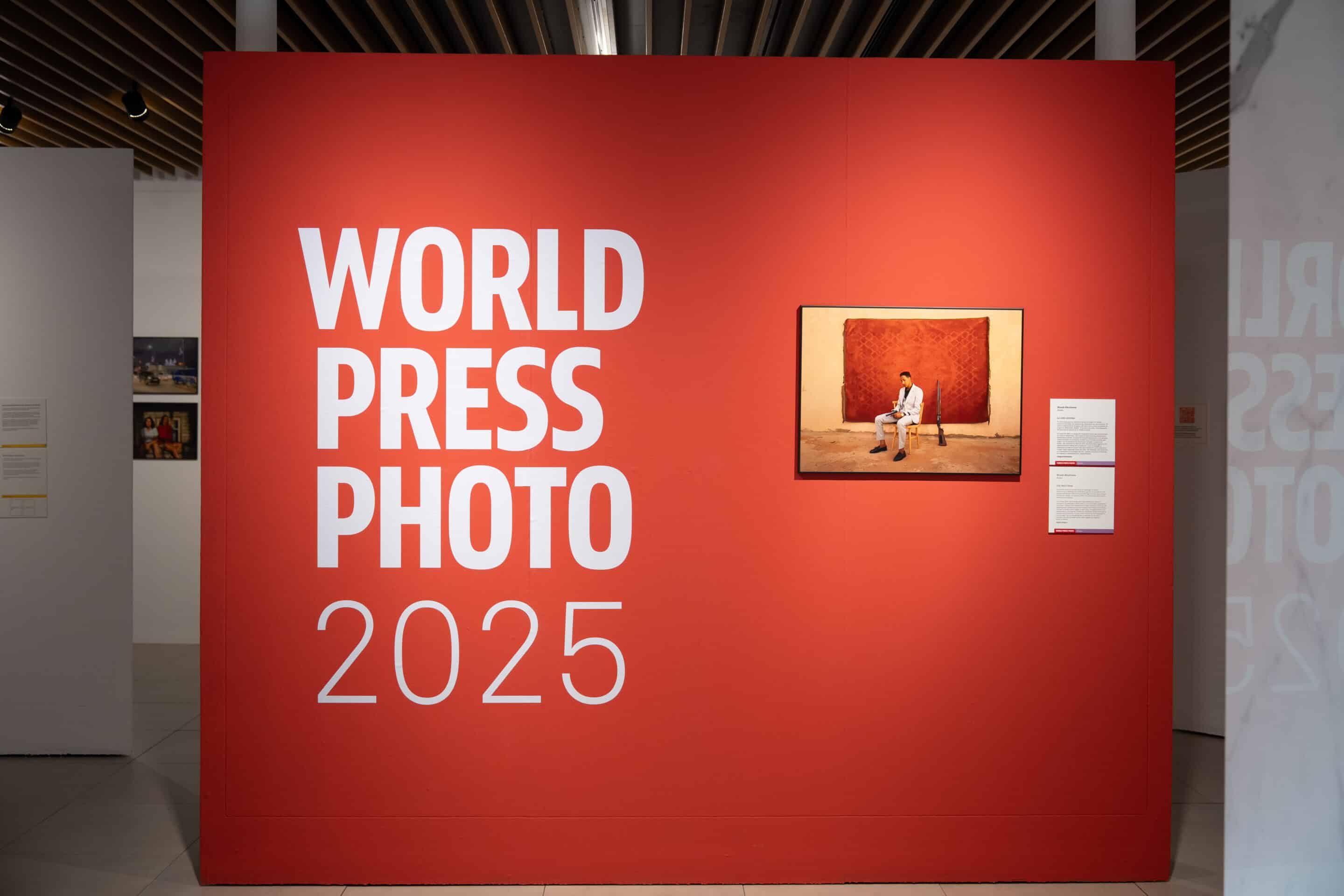 Antonio Pulido inaugura World Press Photo 2025 en la Fundación Cajasol