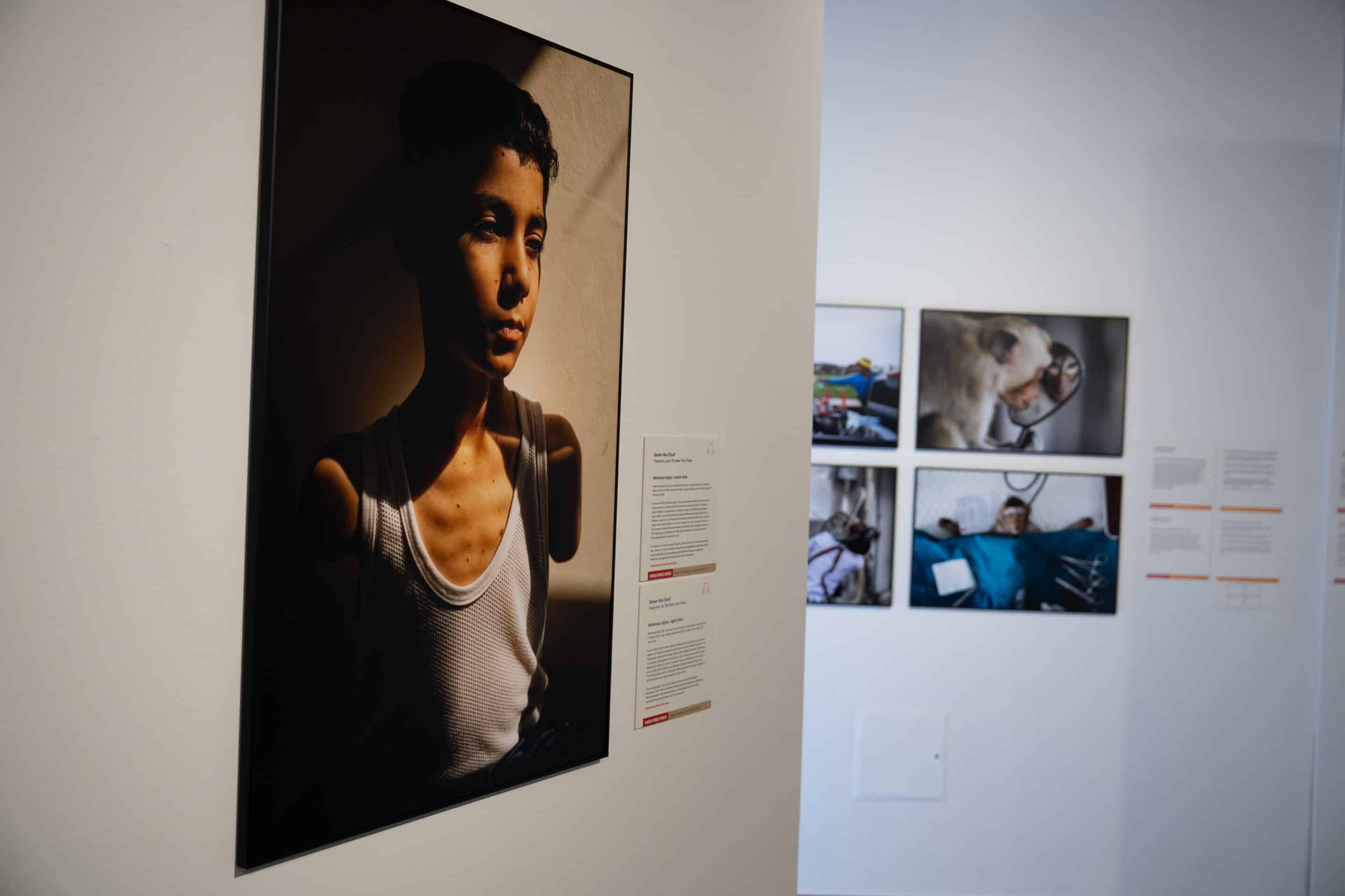 Antonio Pulido inaugura World Press Photo 2025 en la Fundación Cajasol