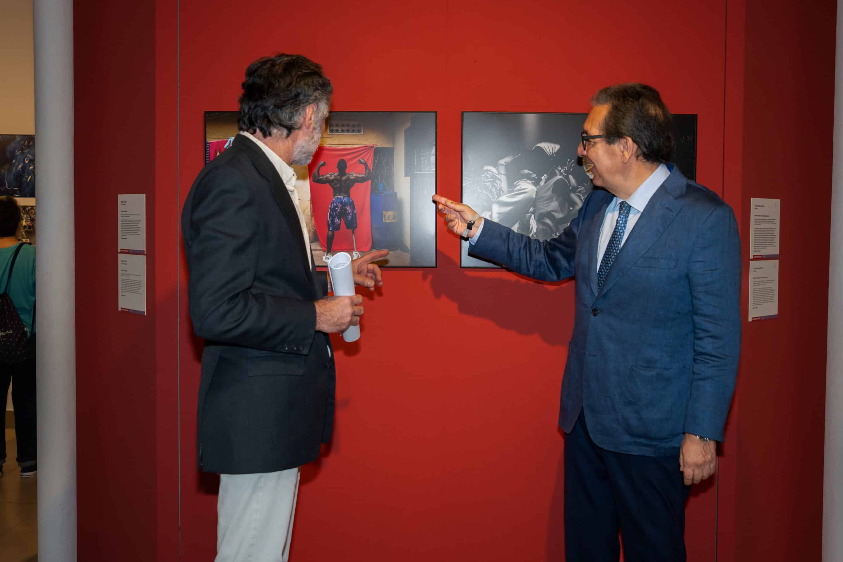 Antonio Pulido inaugura World Press Photo 2025 en la Fundación Cajasol